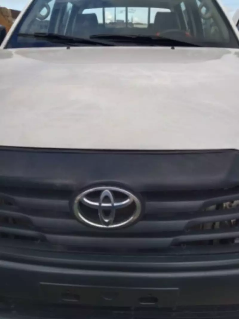 Toyota Hilux   - 2015