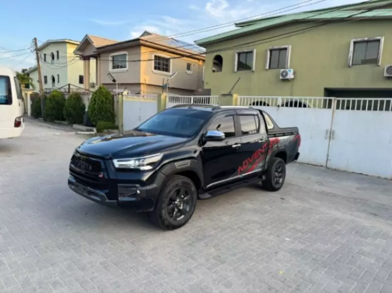 Toyota Hilux   - 2018