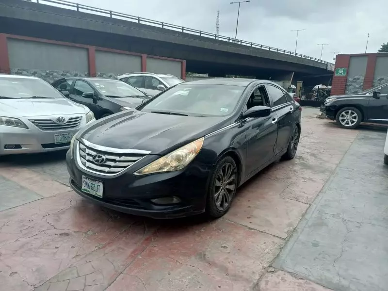 Hyundai Sonata   - 2012