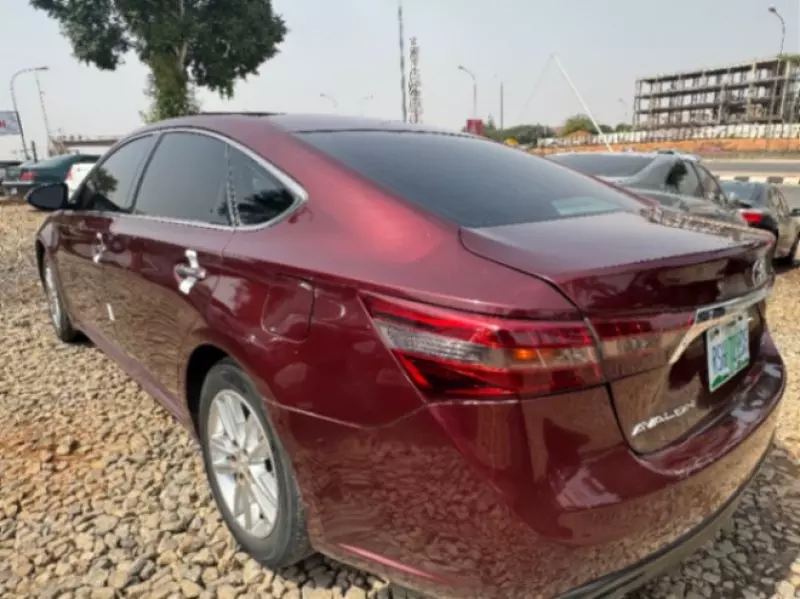 Toyota Avalon   - 2013