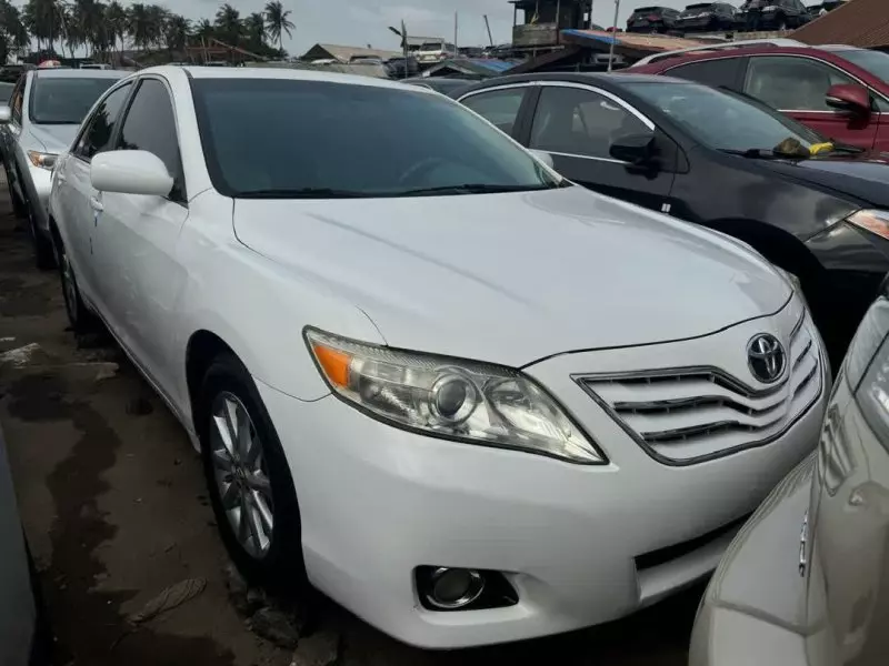 Toyota Camry   - 2011