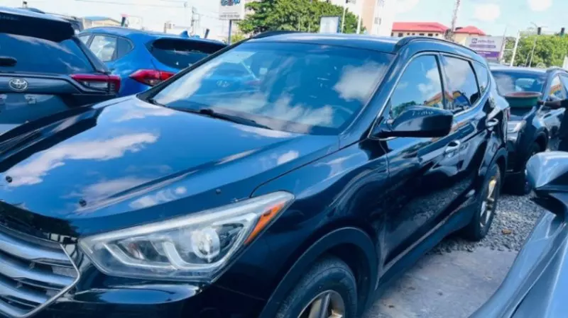 Hyundai Santa Fe   - 2017