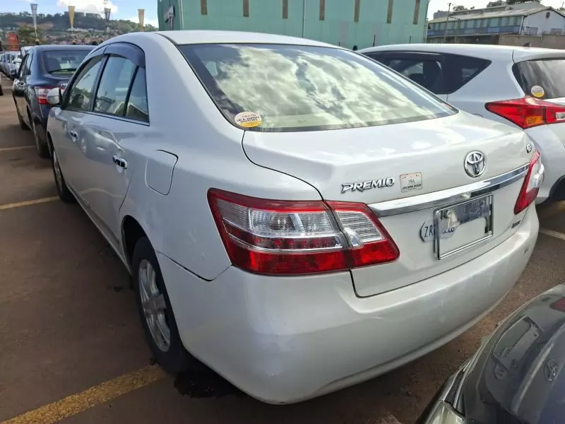 Toyota Premio    - 2013