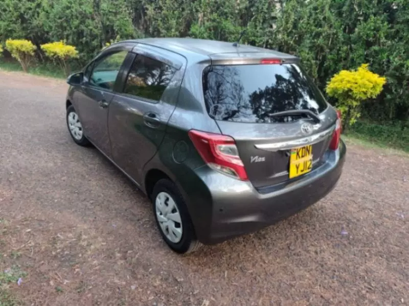 Toyota Vitz   - 2016