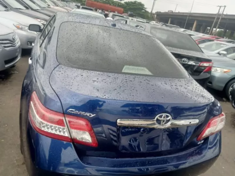 Toyota camry   - 2011