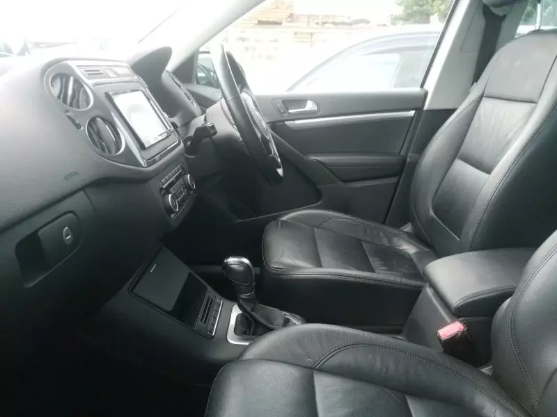 Volkswagen Tiguan   - 2012