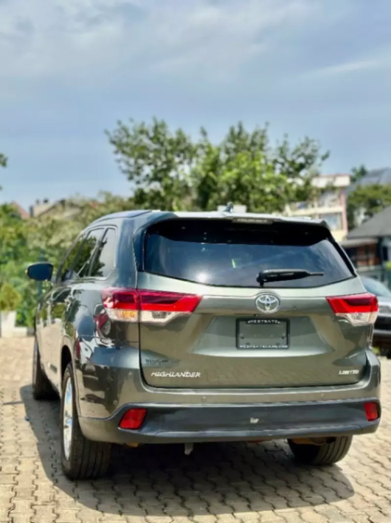 Toyota Highlander   - 2014