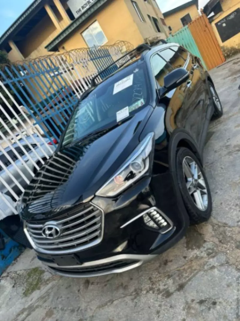 Hyundai Santa Fe   - 2017