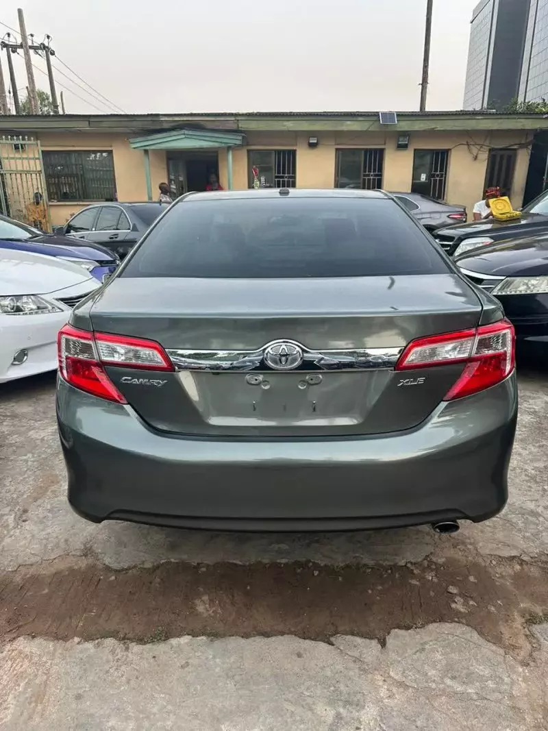 Toyota Camry   - 2014