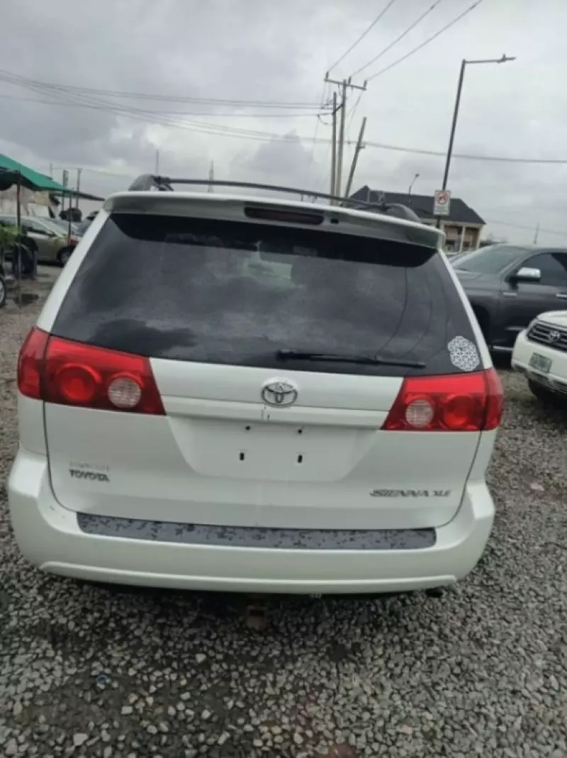 Toyota Sienna - 2006