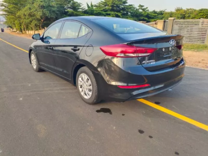 Hyundai Elantra   - 2018
