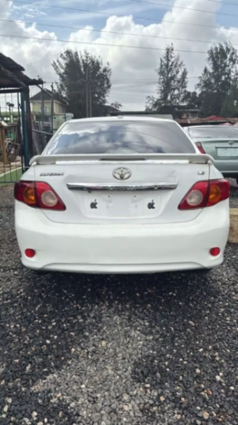 Toyota Corolla   - 2010