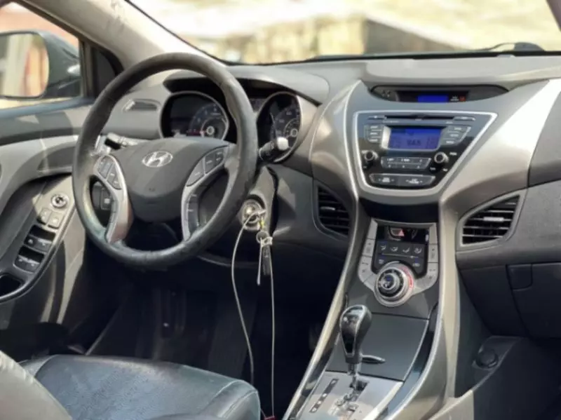 Hyundai Elantra   - 2014