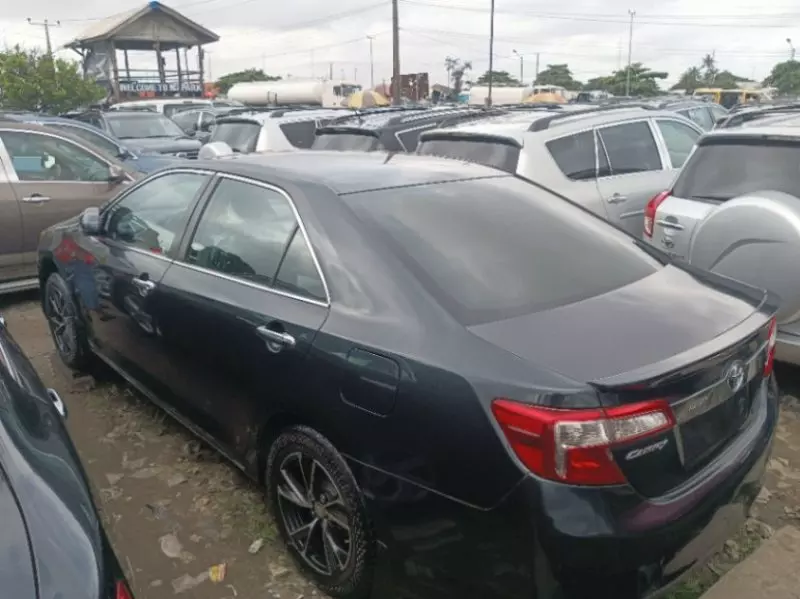Toyota camry   - 2012