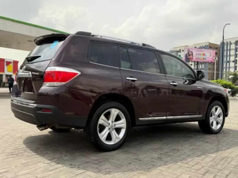 Toyota Highlander   - 2013