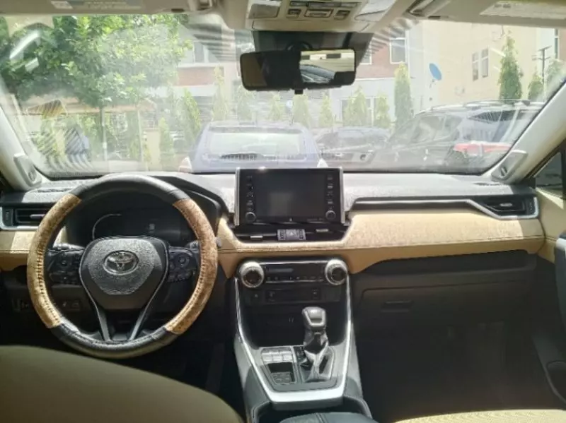 Toyota RAV4   - 2019