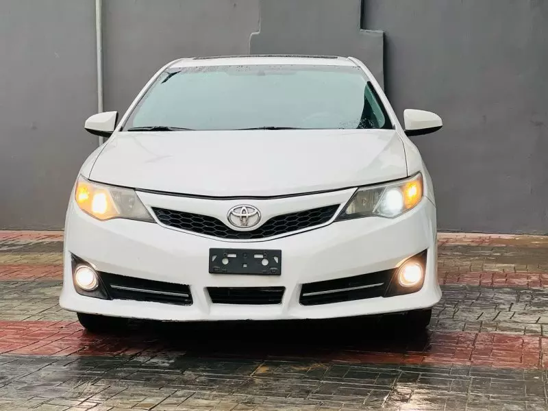 Toyota Camry   - 2012
