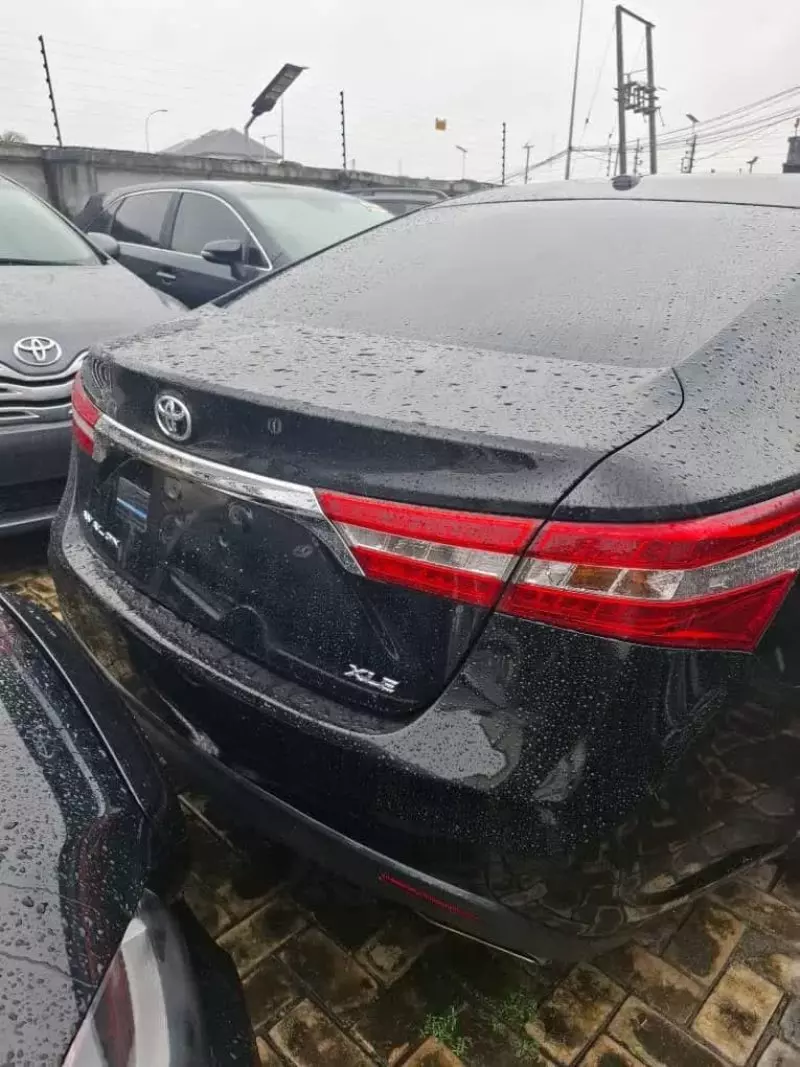 Toyota Avalon   - 2014