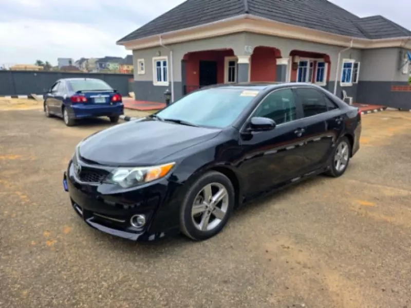 Toyota Camry   - 2012