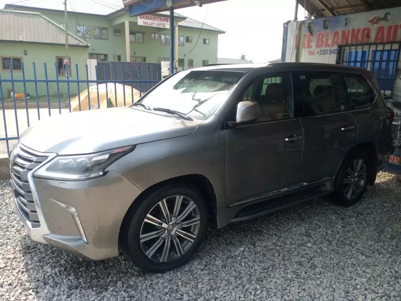 Lexus 570   - 2016