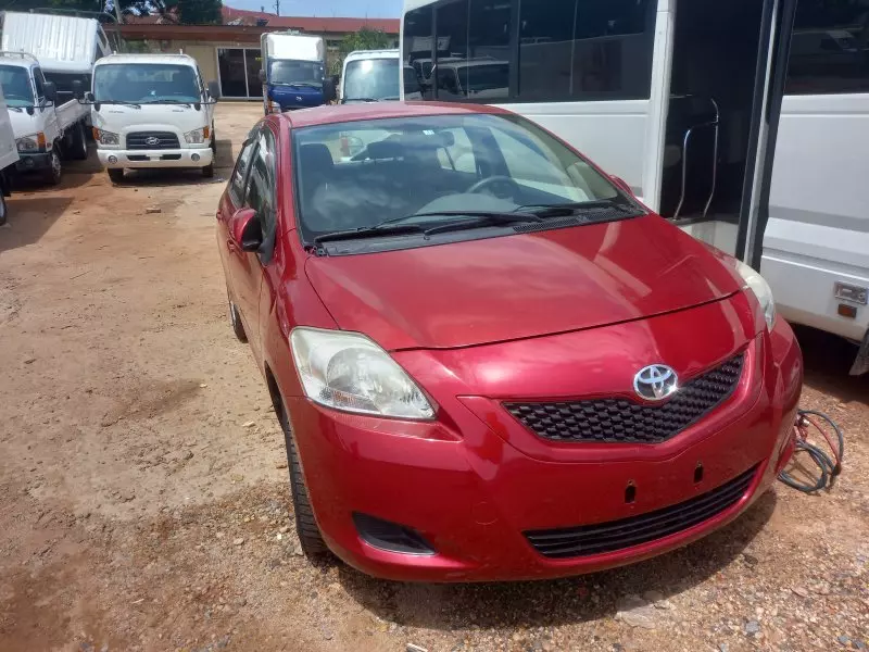 Toyota Belta   - 2012