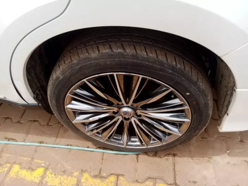 Toyota Harrier   - 2016