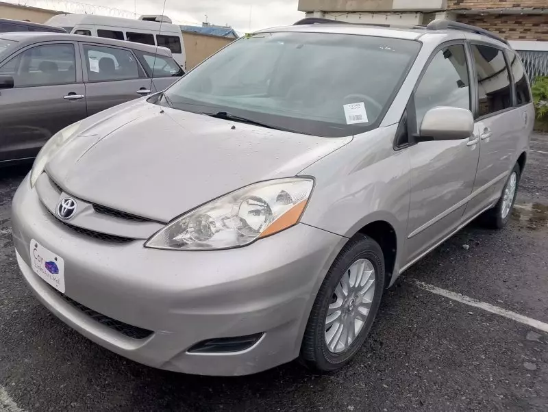 Toyota Sienna   - 2008