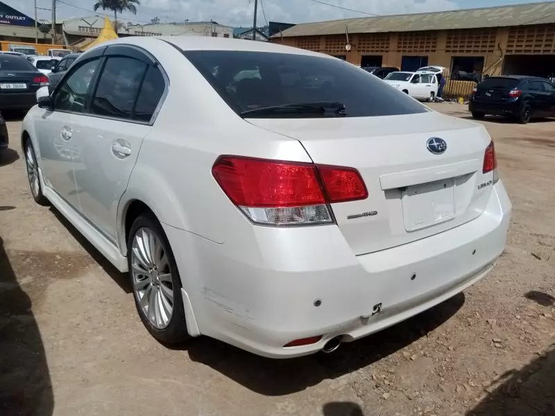 Subaru Legacy   - 2009