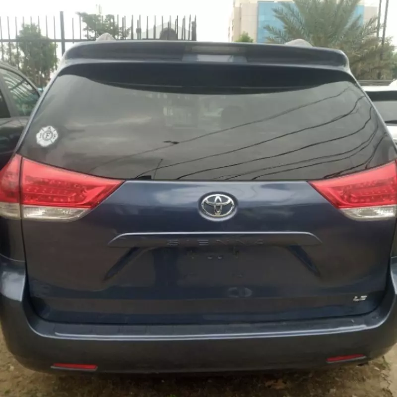 Toyota Sienna   - 2013