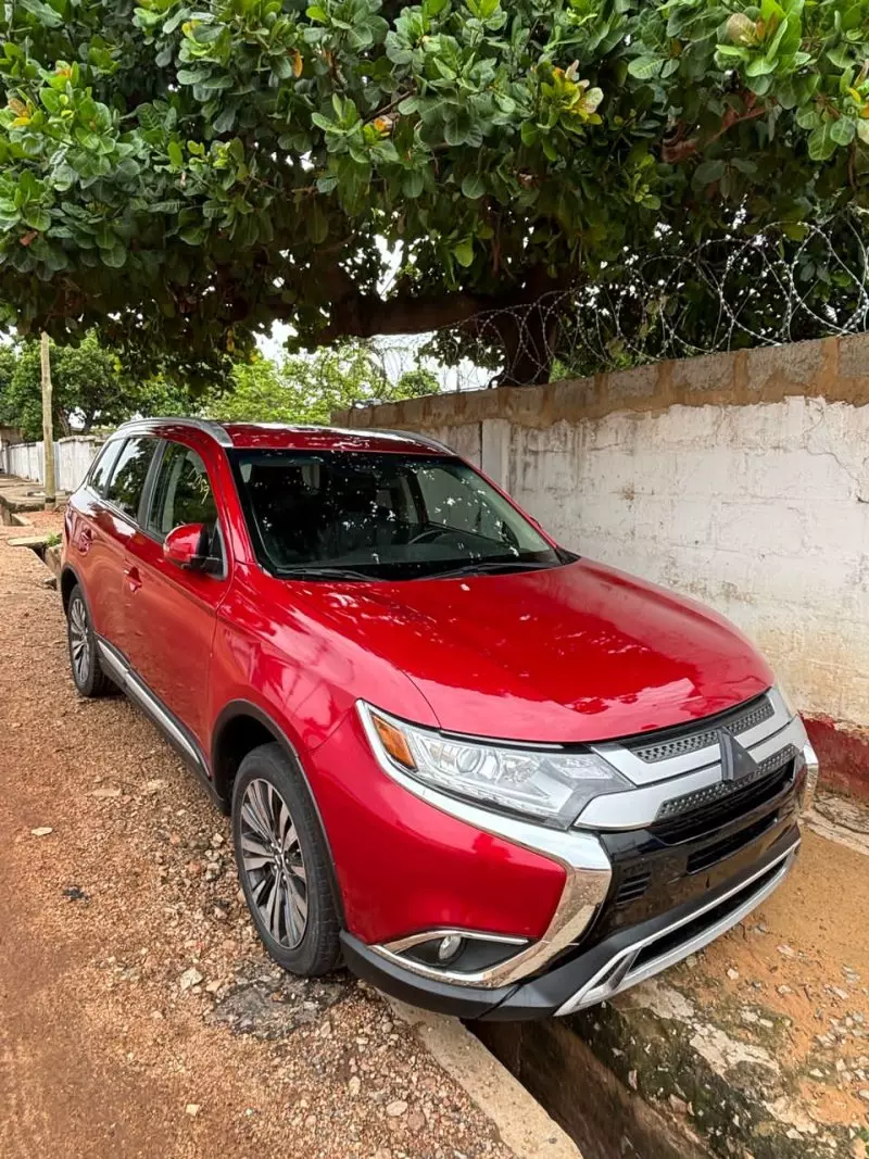 Mitsubishi OUTLANDER   - 2020