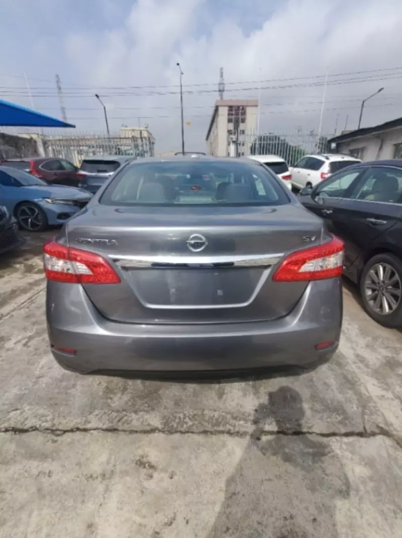 Nissan Sentra   - 2015