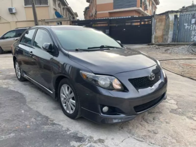 Toyota corolla   - 2010