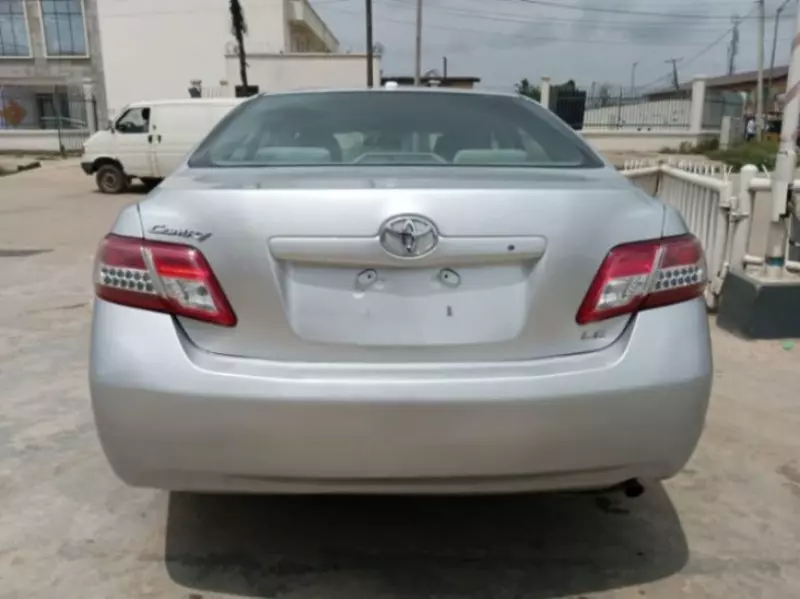 Toyota Camry   - 2011