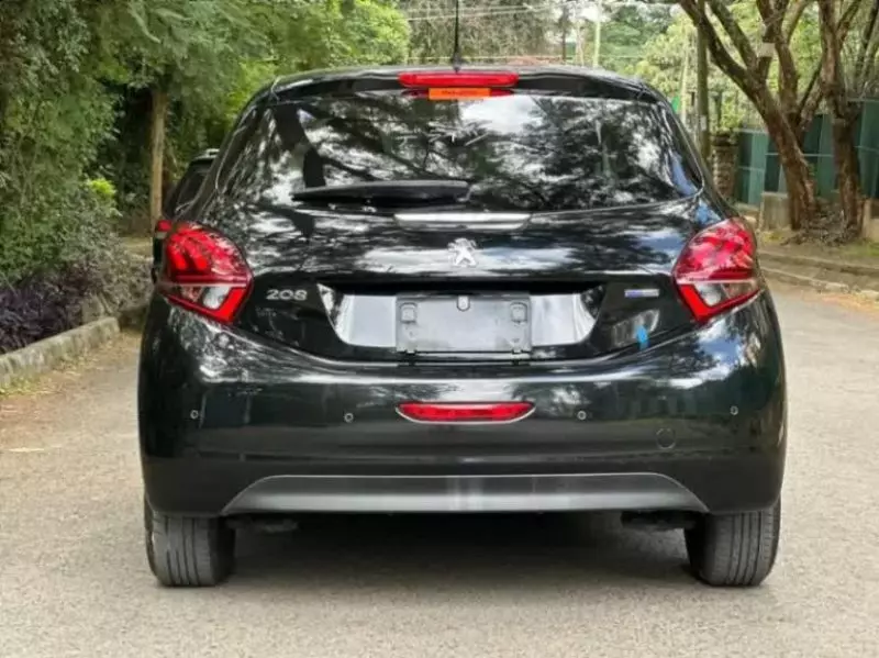 Peugeot 208   - 2017