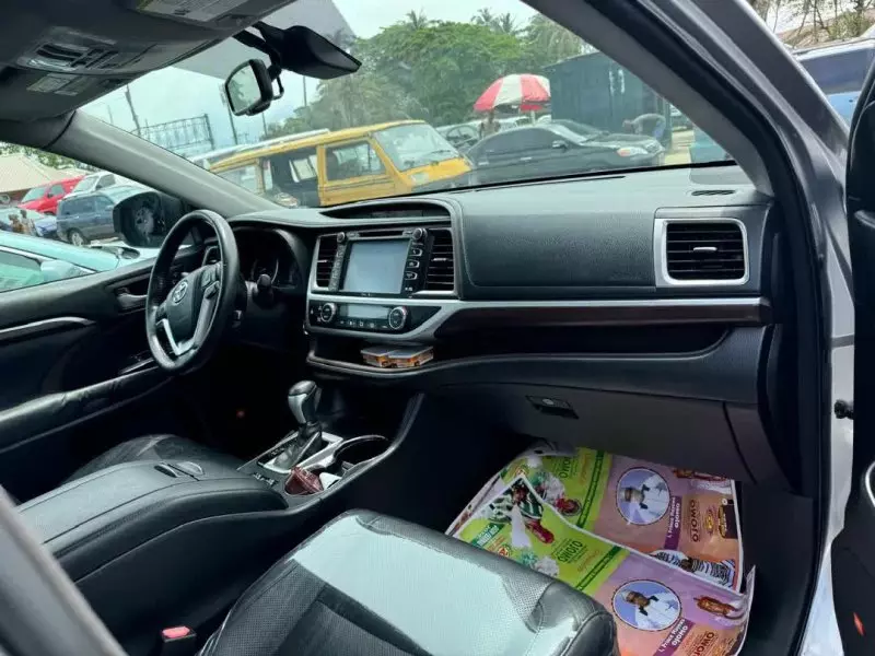 Toyota Highlander   - 2014