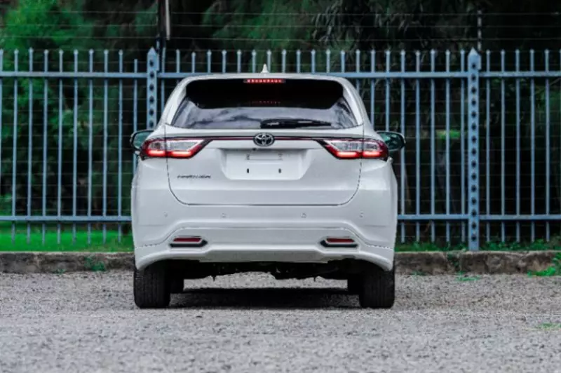 Toyota Harrier   - 2018
