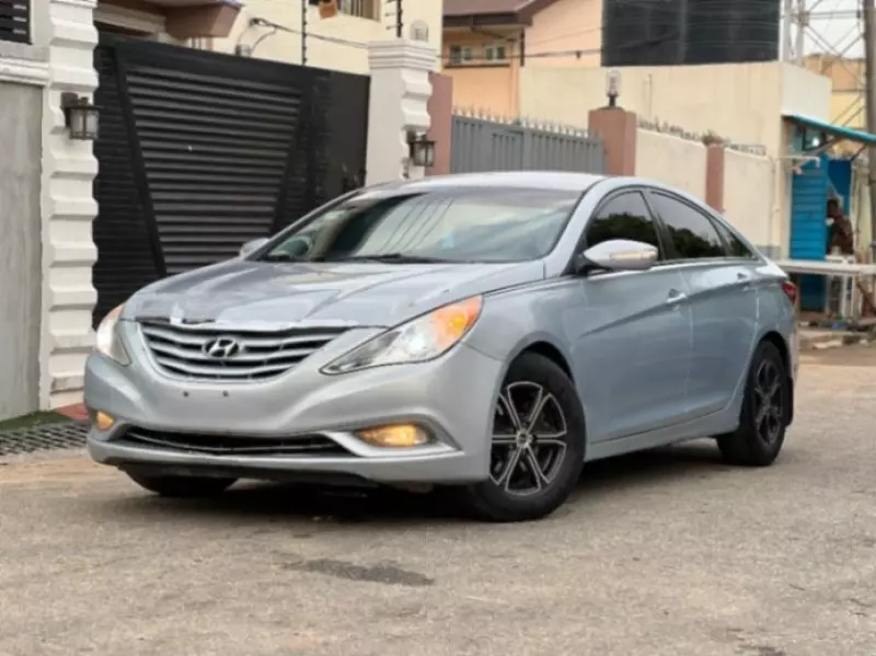 Hyundai Sonata   - 2011