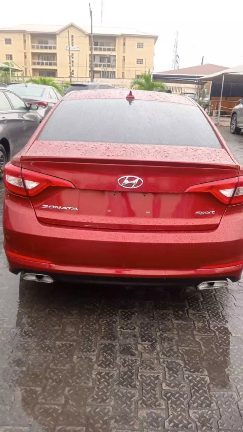 Hyundai Sonata   - 2015