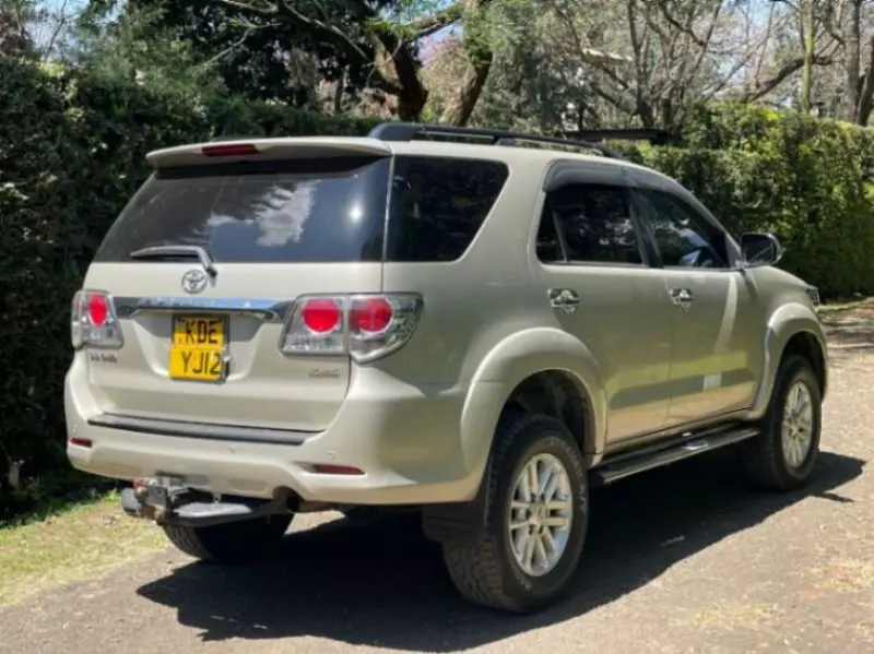Toyota Fortuner   - 2014