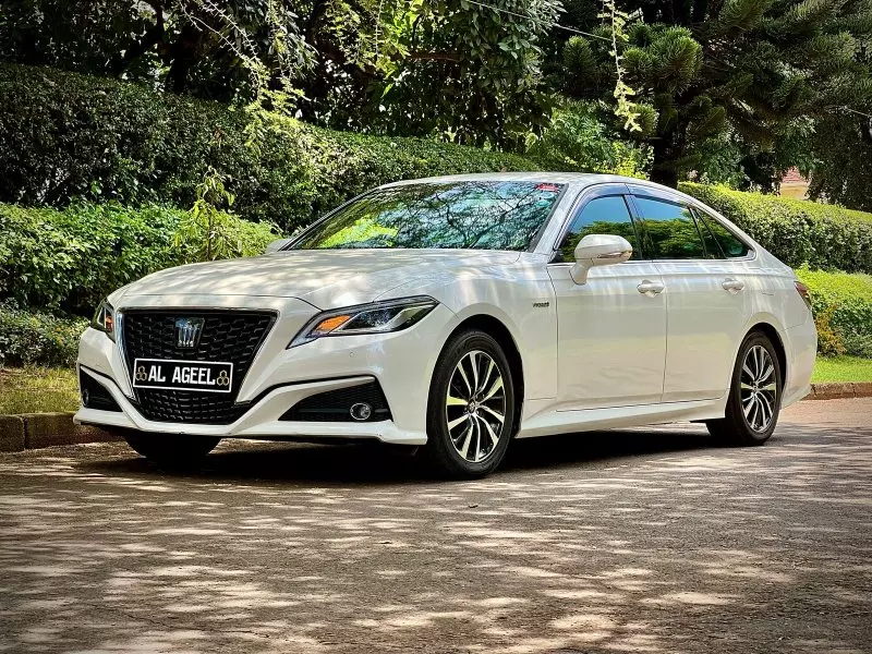 Toyota Crown   - 2018