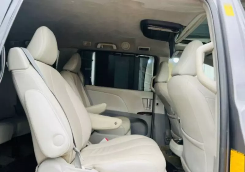 Toyota Sienna   - 2013