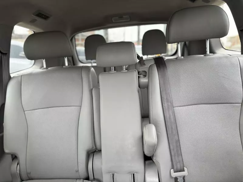 Toyota Highlander   - 2013