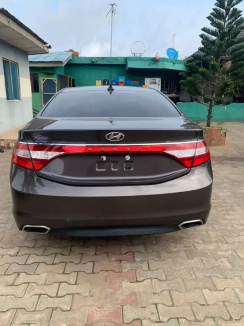 Hyundai Azera   - 2015