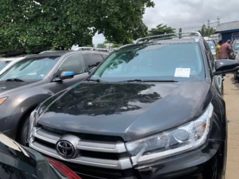 Toyota Highlander   - 2016