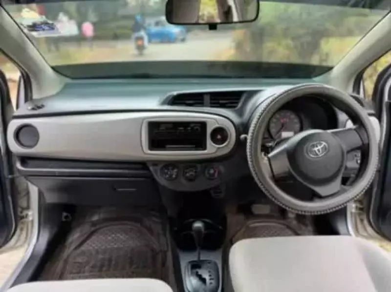 Toyota Vitz   - 2011