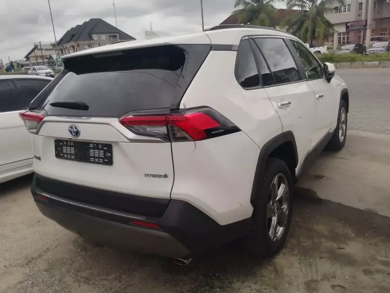 Toyota Rav 4 8AT 2.5l (Adventure Grade)   - 2020