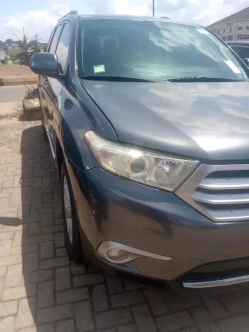 Toyota Highlander   - 2011