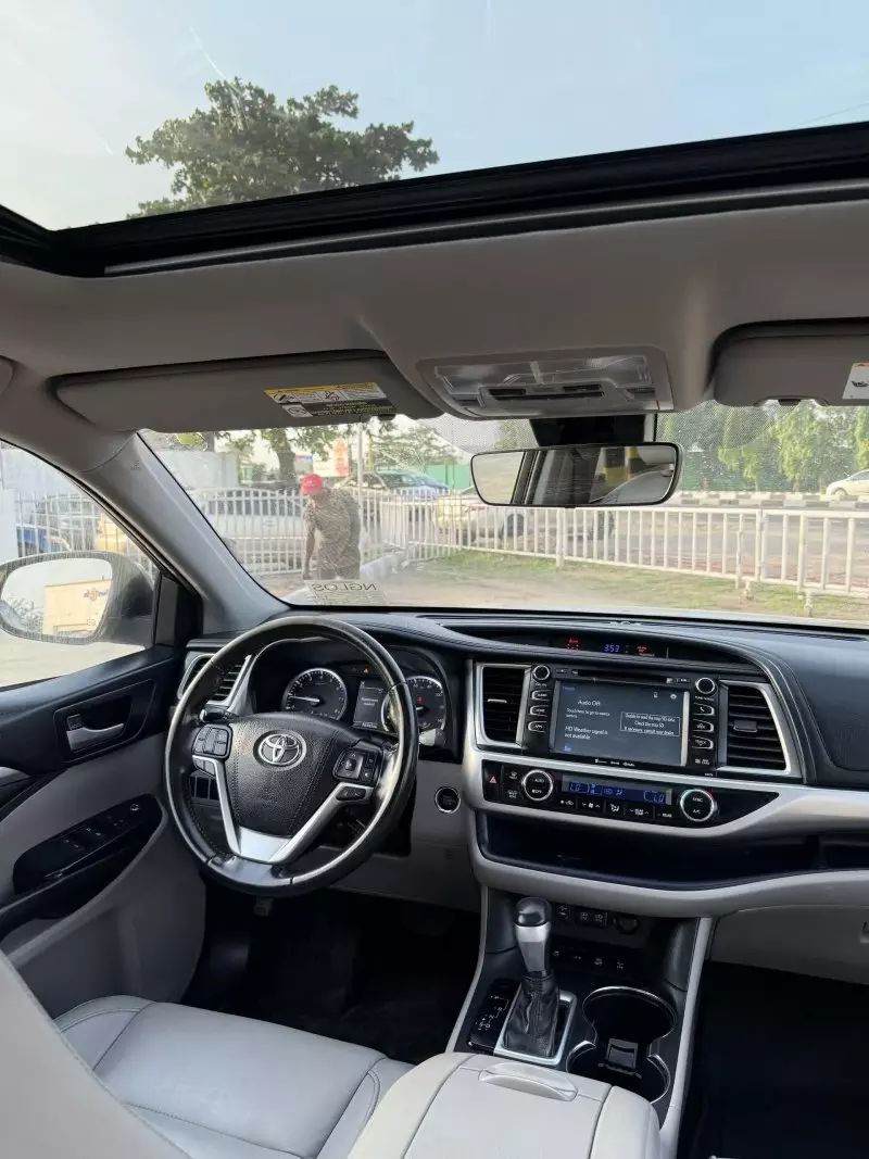 Toyota Highlander   - 2017