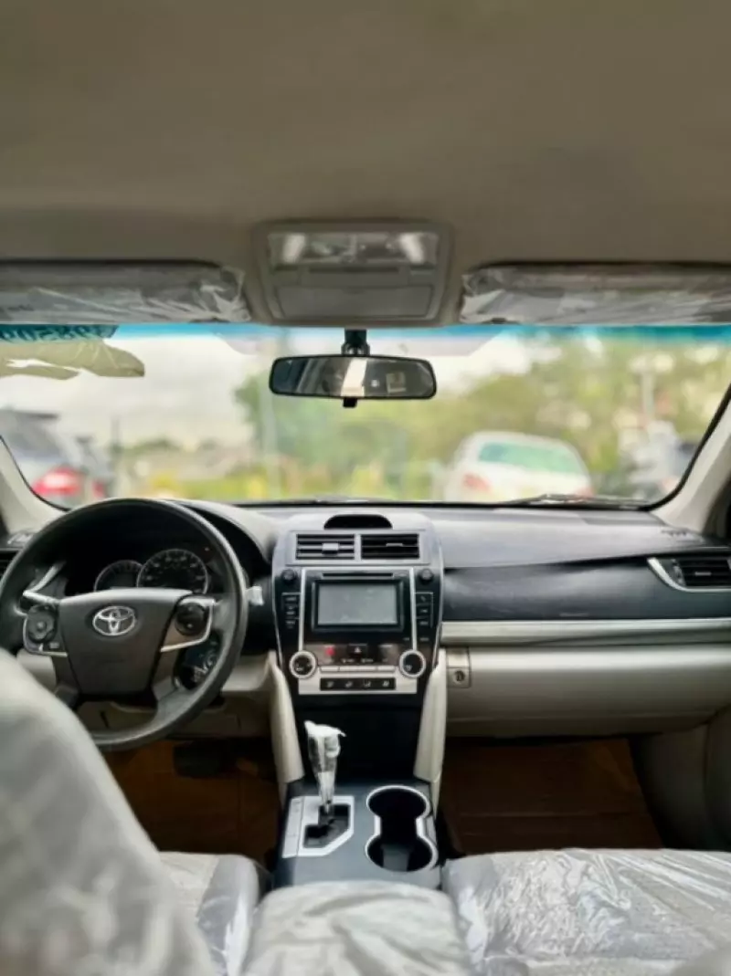 Toyota camry   - 2013