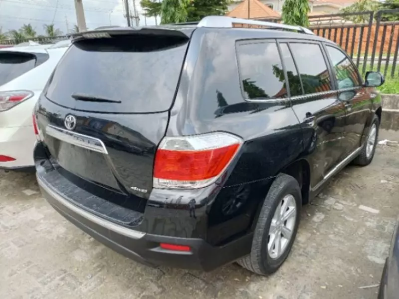 Toyota Highlander   - 2013
